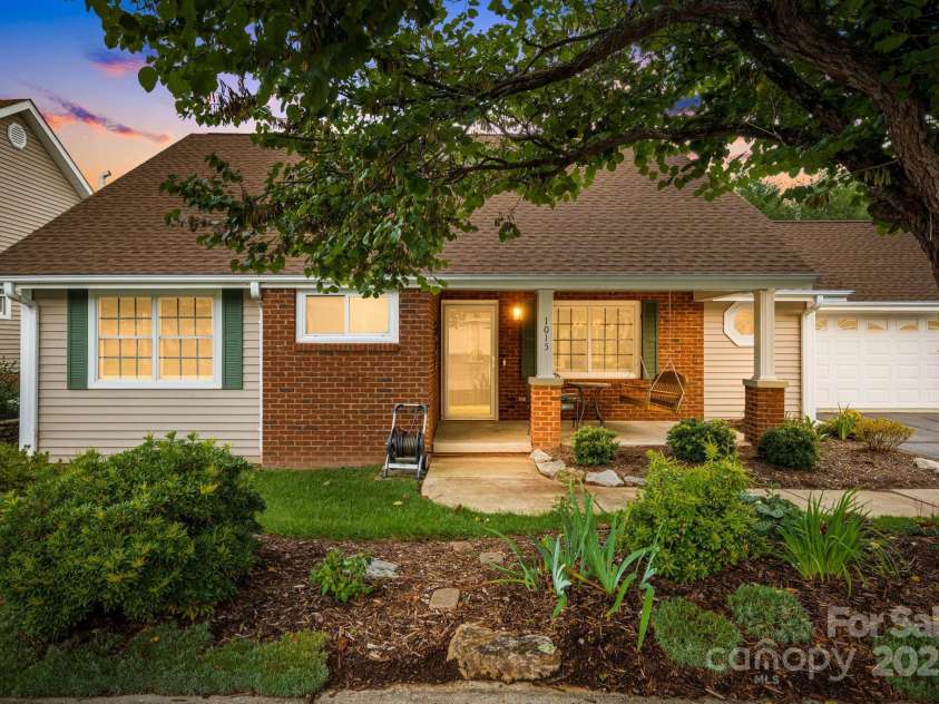 1015 Saddlebrook Drive, Hendersonville, NC 28739.  MLS# CAR4294403, YatesRealty ID 34766. 