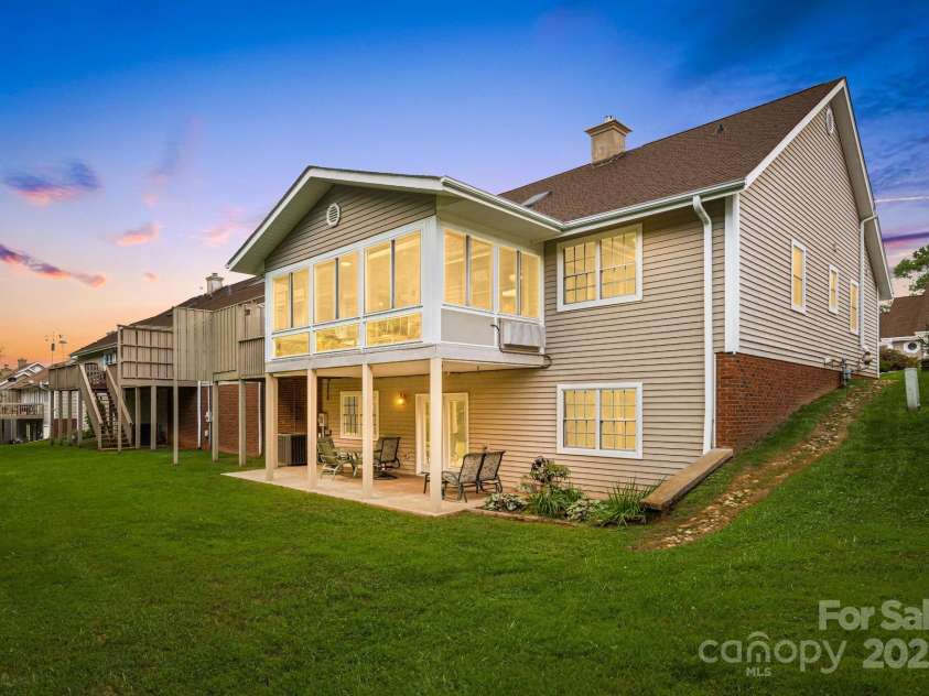1015 Saddlebrook Drive, Hendersonville, NC 28739.  MLS# CAR4294403, YatesRealty ID 34766. 