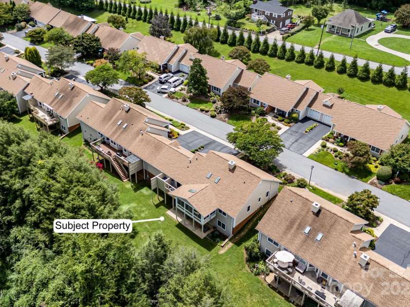 1015 Saddlebrook Drive, Hendersonville, NC 28739.  MLS# CAR4294403, YatesRealty ID 34766. 