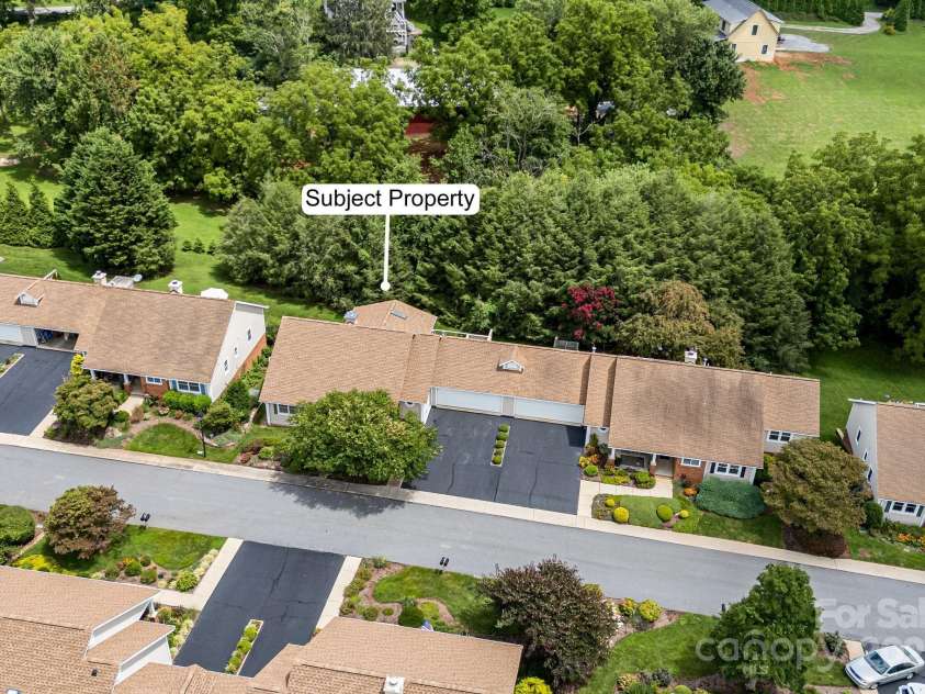 1015 Saddlebrook Drive, Hendersonville, NC 28739.  MLS# CAR4294403, YatesRealty ID 34766. 