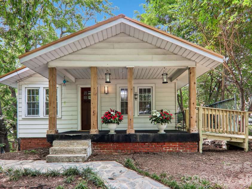 5 Belmont Avenue, Asheville, NC 28806.  MLS# CAR4397303, YatesRealty ID 34766. 