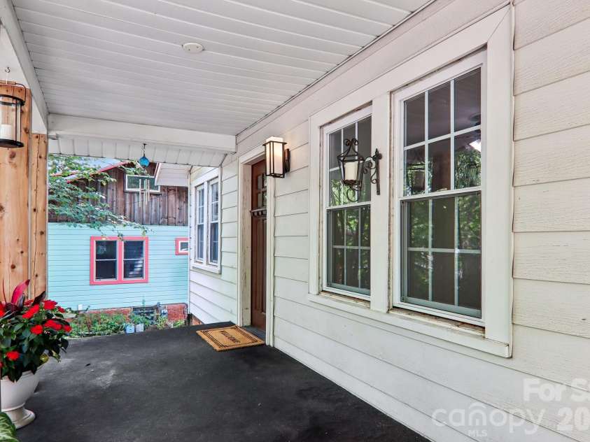 5 Belmont Avenue, Asheville, NC 28806.  MLS# CAR4397303, YatesRealty ID 34766. 