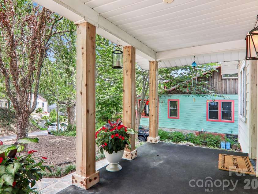 5 Belmont Avenue, Asheville, NC 28806.  MLS# CAR4397303, YatesRealty ID 34766. 