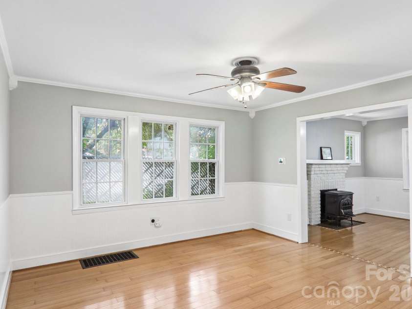 5 Belmont Avenue, Asheville, NC 28806.  MLS# CAR4397303, YatesRealty ID 34766. 