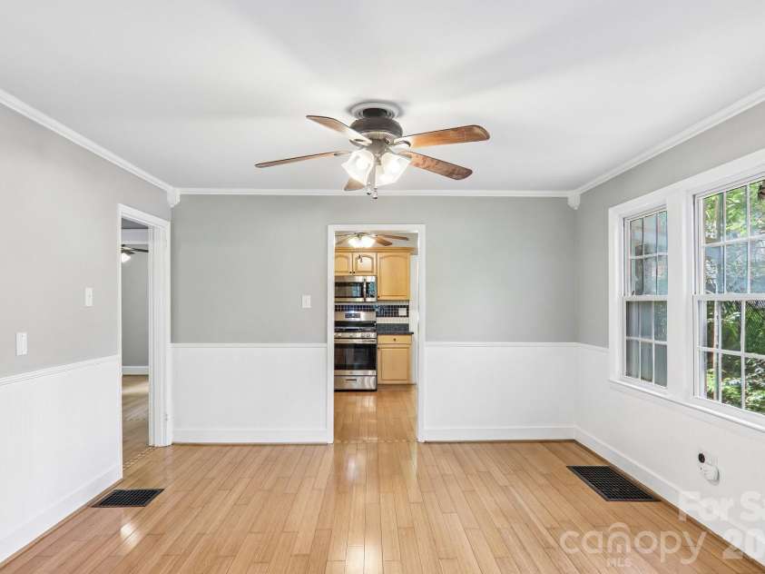 5 Belmont Avenue, Asheville, NC 28806.  MLS# CAR4397303, YatesRealty ID 34766. 
