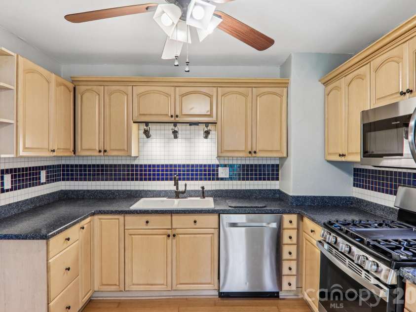 5 Belmont Avenue, Asheville, NC 28806.  MLS# CAR4397303, YatesRealty ID 34766. 