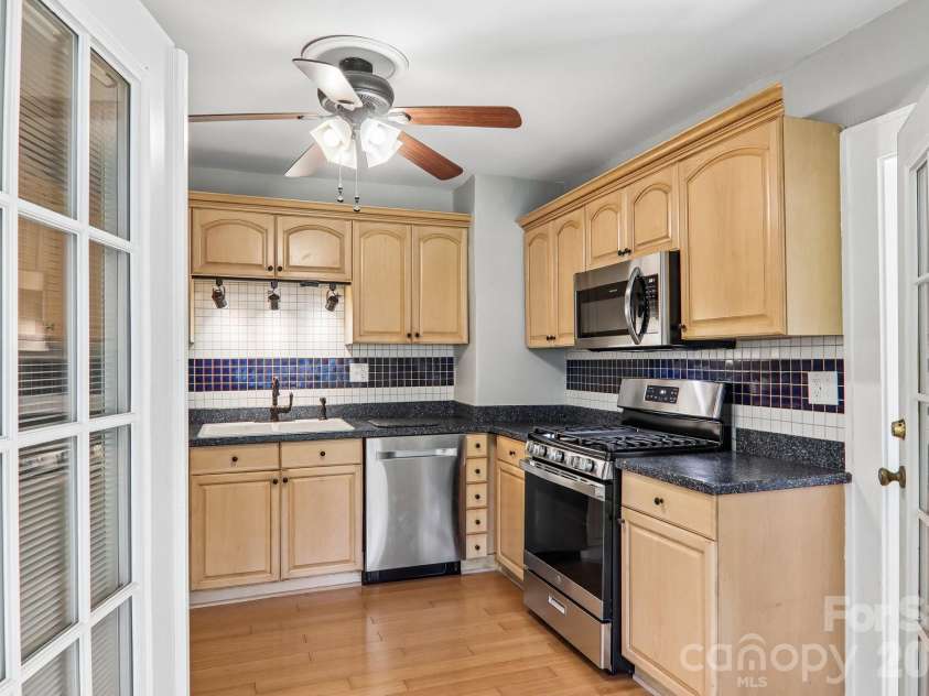 5 Belmont Avenue, Asheville, NC 28806.  MLS# CAR4397303, YatesRealty ID 34766. 