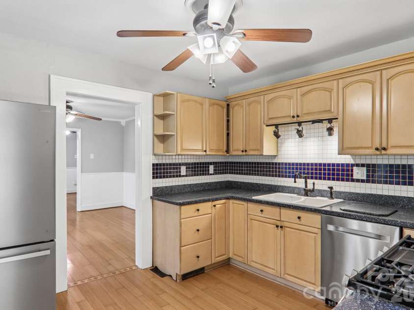 5 Belmont Avenue, Asheville, NC 28806.  MLS# CAR4397303, YatesRealty ID 34766. 