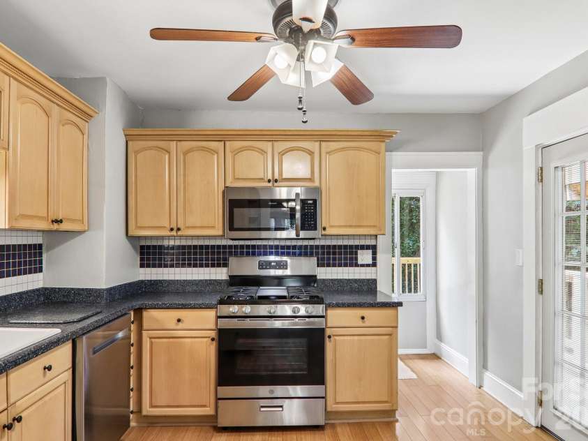 5 Belmont Avenue, Asheville, NC 28806.  MLS# CAR4397303, YatesRealty ID 34766. 