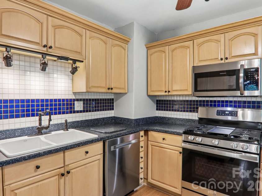 5 Belmont Avenue, Asheville, NC 28806.  MLS# CAR4397303, YatesRealty ID 34766. 
