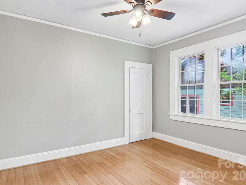 5 Belmont Avenue, Asheville, NC 28806.  MLS# CAR4397303, YatesRealty ID 34766. 