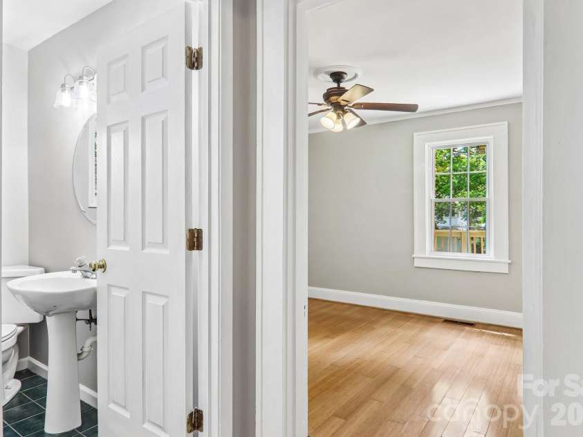5 Belmont Avenue, Asheville, NC 28806.  MLS# CAR4397303, YatesRealty ID 34766. 