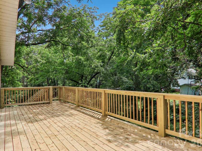 5 Belmont Avenue, Asheville, NC 28806.  MLS# CAR4397303, YatesRealty ID 34766. 