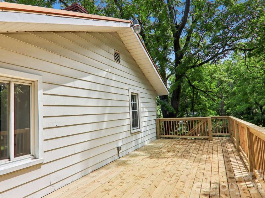 5 Belmont Avenue, Asheville, NC 28806.  MLS# CAR4397303, YatesRealty ID 34766. 