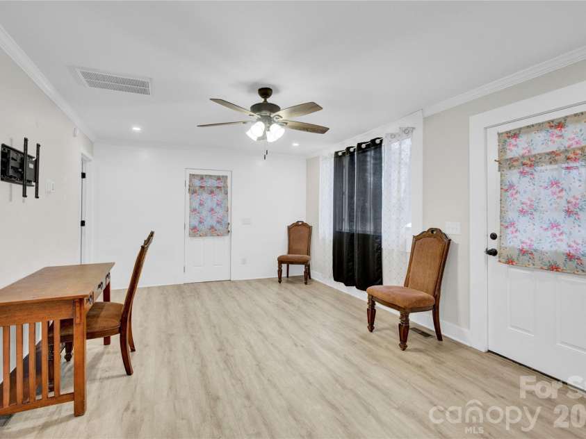 5020 Foster Road, Cleveland, NC 27013.  MLS# CAR4334611, YatesRealty ID 3477. Living Room