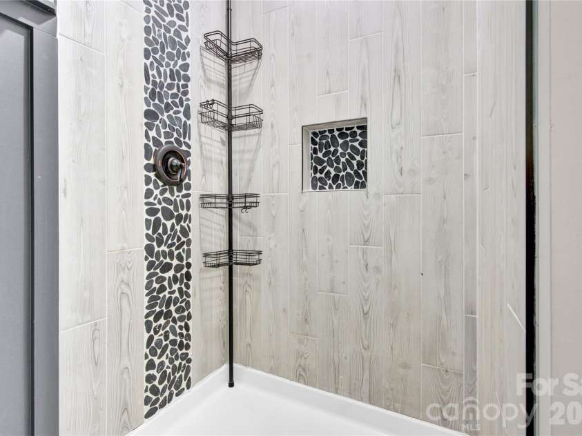 5020 Foster Road, Cleveland, NC 27013.  MLS# CAR4334611, YatesRealty ID 3477. Primary Bath