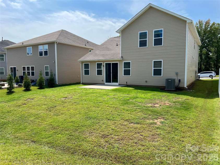 6629 Meridale Forest Drive, Charlotte, NC 28269.  MLS# CAR4385620, YatesRealty ID 34770. 