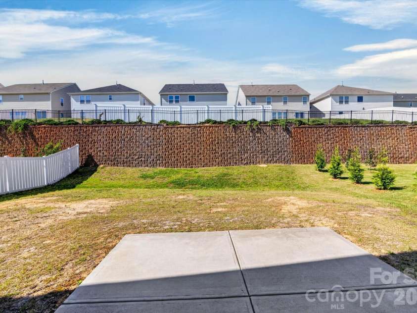 6629 Meridale Forest Drive, Charlotte, NC 28269.  MLS# CAR4385620, YatesRealty ID 34770. Background