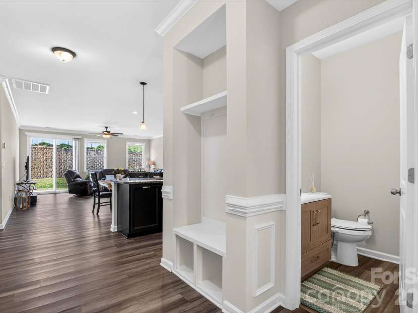 6629 Meridale Forest Drive, Charlotte, NC 28269.  MLS# CAR4385620, YatesRealty ID 34770. Entrance #1