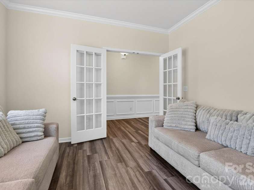 6629 Meridale Forest Drive, Charlotte, NC 28269.  MLS# CAR4385620, YatesRealty ID 34770. Flex Room