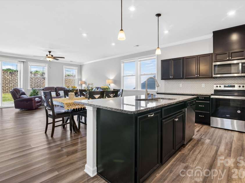 6629 Meridale Forest Drive, Charlotte, NC 28269.  MLS# CAR4385620, YatesRealty ID 34770. Kitchen #1