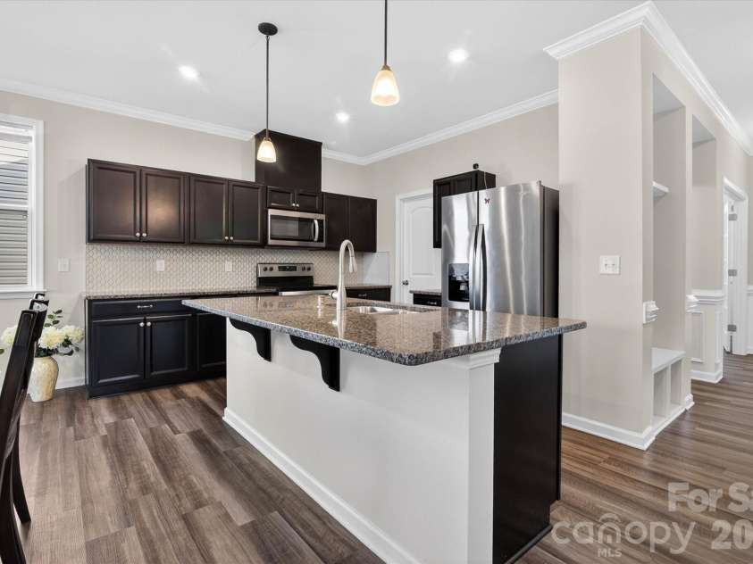 6629 Meridale Forest Drive, Charlotte, NC 28269.  MLS# CAR4385620, YatesRealty ID 34770. Kitchen #2