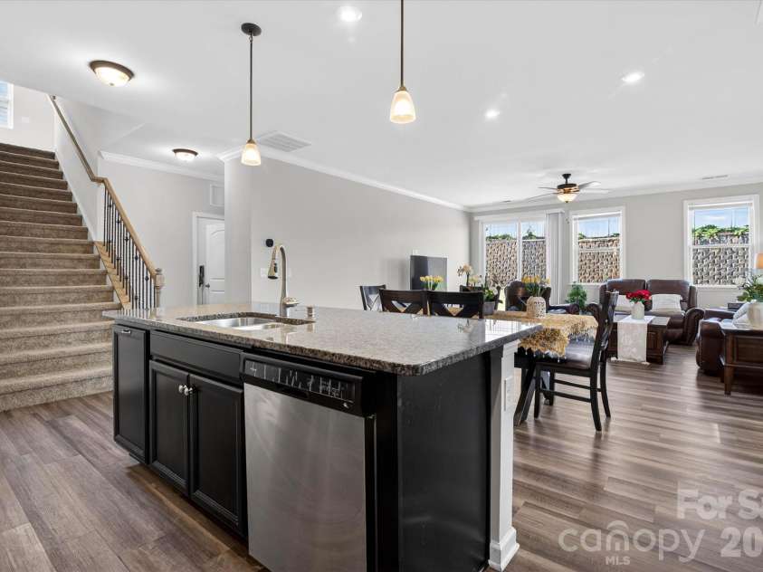 6629 Meridale Forest Drive, Charlotte, NC 28269.  MLS# CAR4385620, YatesRealty ID 34770. Kitchen #3