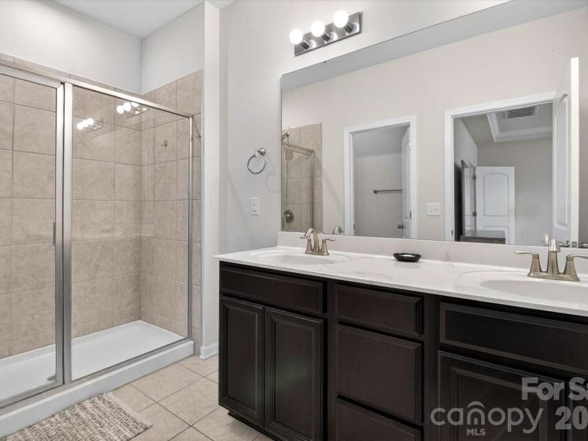 6629 Meridale Forest Drive, Charlotte, NC 28269.  MLS# CAR4385620, YatesRealty ID 34770. Owner Bathroom #1