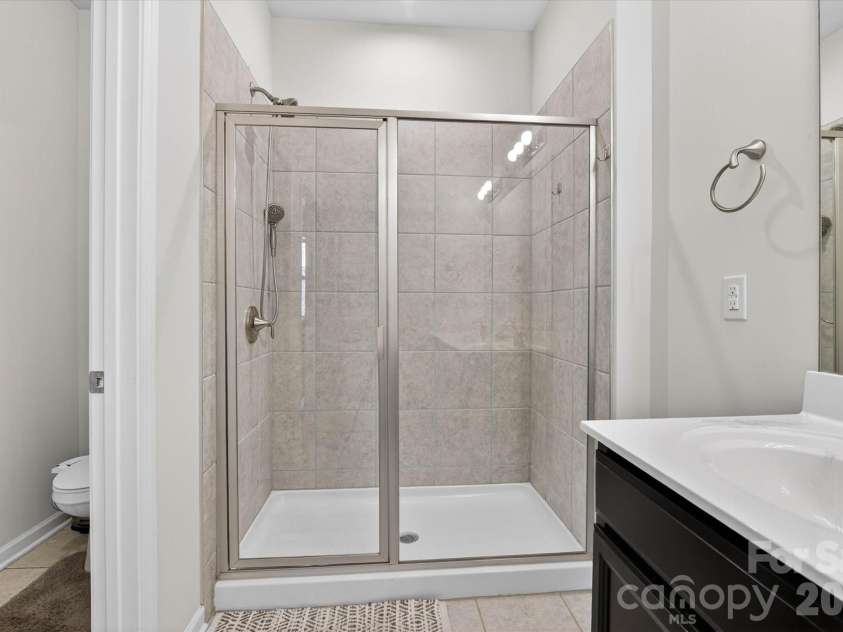 6629 Meridale Forest Drive, Charlotte, NC 28269.  MLS# CAR4385620, YatesRealty ID 34770. Owner Bathroom #2