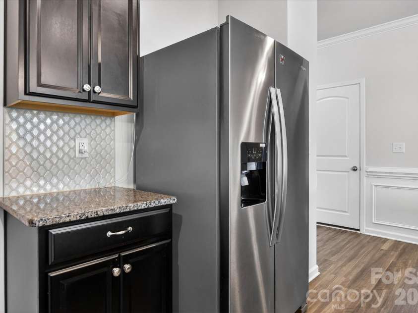 6629 Meridale Forest Drive, Charlotte, NC 28269.  MLS# CAR4385620, YatesRealty ID 34770. SS Refrigerator