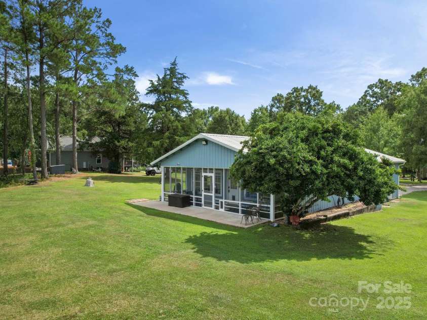 275 Waters Edge Drive, Winnsboro, SC 29180.  MLS# CAR4283284, YatesRealty ID 34771. 