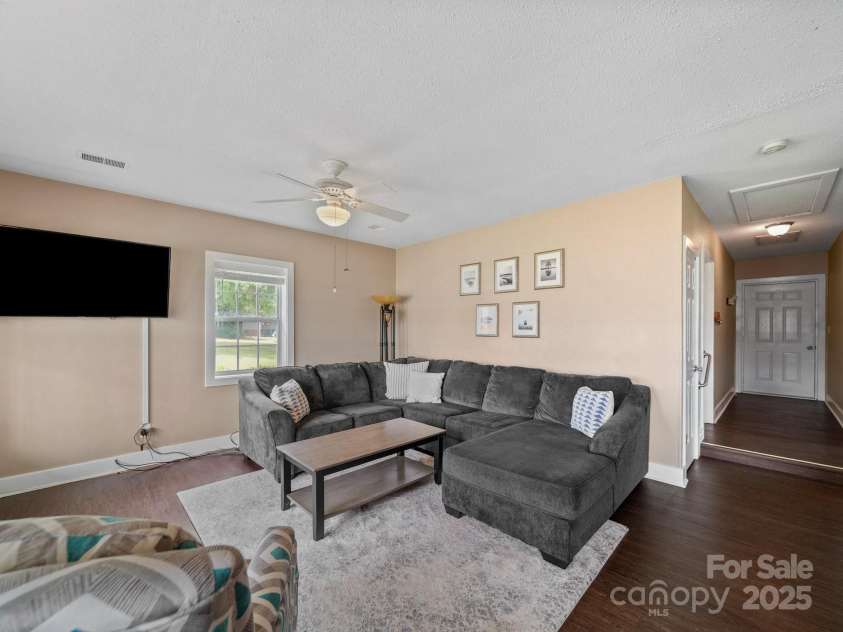 275 Waters Edge Drive, Winnsboro, SC 29180.  MLS# CAR4283284, YatesRealty ID 34771. 