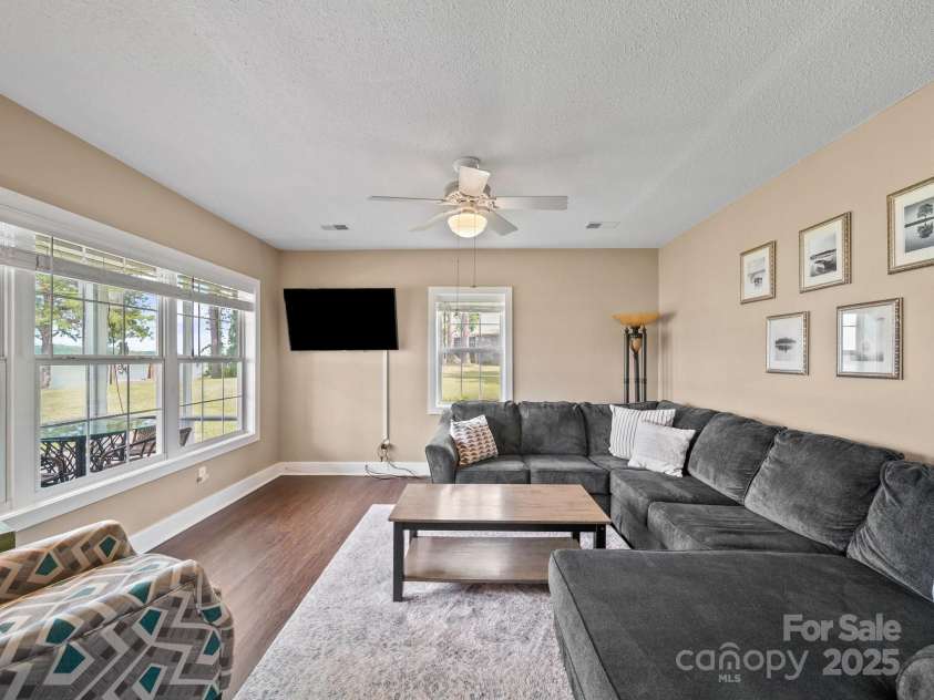 275 Waters Edge Drive, Winnsboro, SC 29180.  MLS# CAR4283284, YatesRealty ID 34771. 