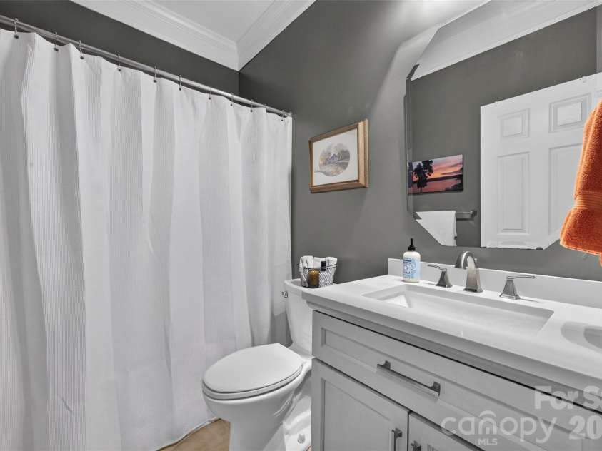 9220 Kensington Forest Drive, Harrisburg, NC 28075.  MLS# CAR4396043, YatesRealty ID 34771. Main Level Full Bath
