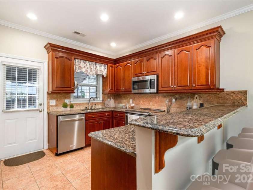 117 Quality Drive, Mount Holly, NC 28120.  MLS# CAR4294366, YatesRealty ID 34772. Kitchen