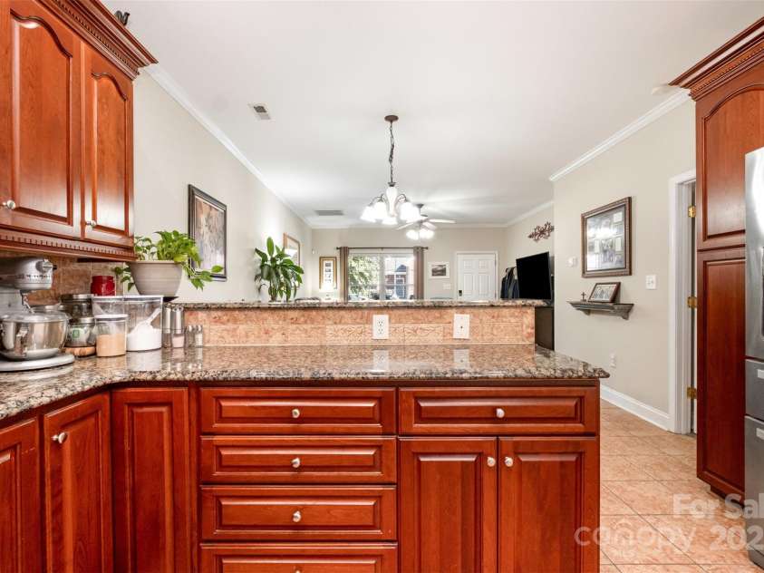 117 Quality Drive, Mount Holly, NC 28120.  MLS# CAR4294366, YatesRealty ID 34772. Kitchen