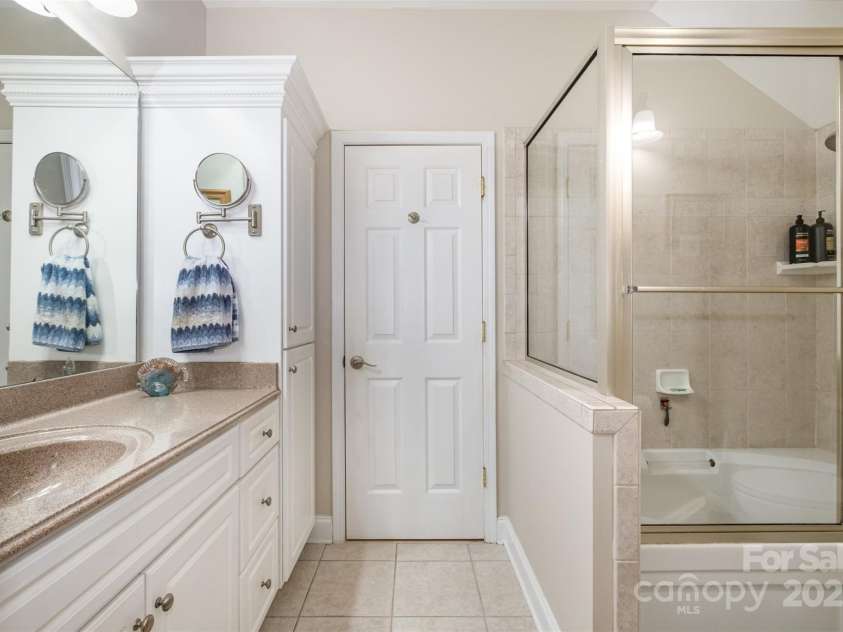 117 Quality Drive, Mount Holly, NC 28120.  MLS# CAR4294366, YatesRealty ID 34772. Primary Bath