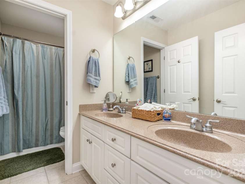 117 Quality Drive, Mount Holly, NC 28120.  MLS# CAR4294366, YatesRealty ID 34772. Upstairs Full-bath bathroom