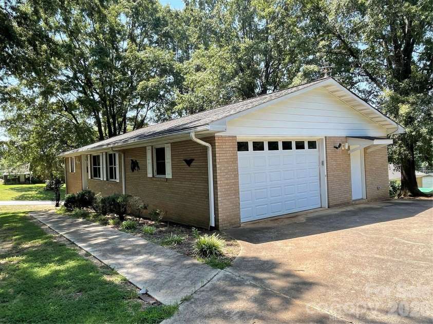 920 Page Street, Mount Pleasant, NC 28124.  MLS# CAR4400143, YatesRealty ID 34772. 