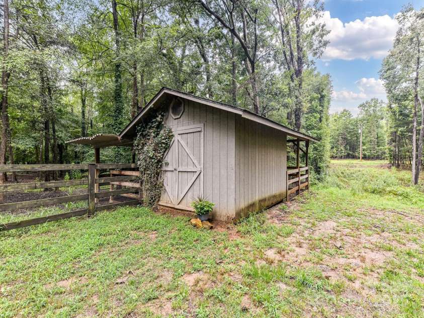 209 Falcon Drive, Concord, NC 28025.  MLS# CAR4291157, YatesRealty ID 34774. 