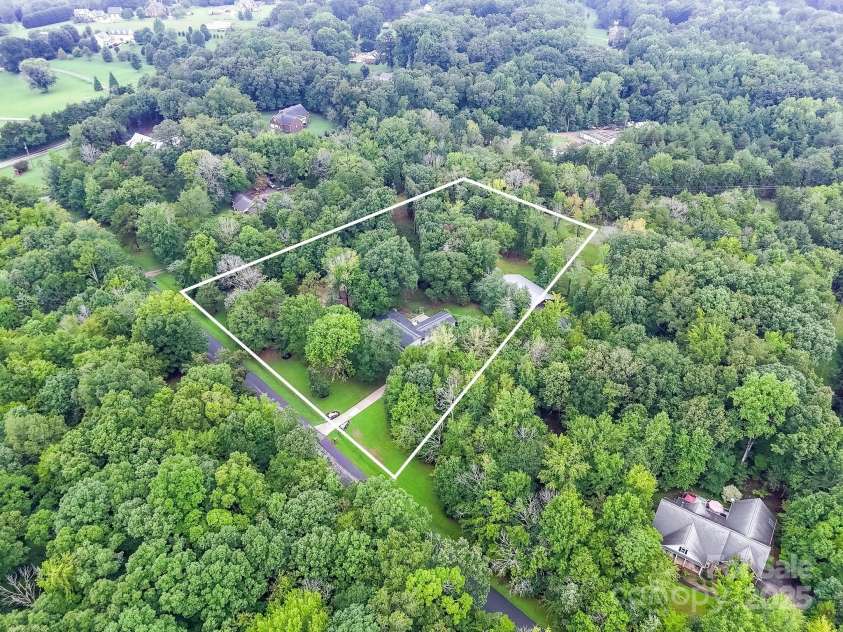 209 Falcon Drive, Concord, NC 28025.  MLS# CAR4291157, YatesRealty ID 34774. 