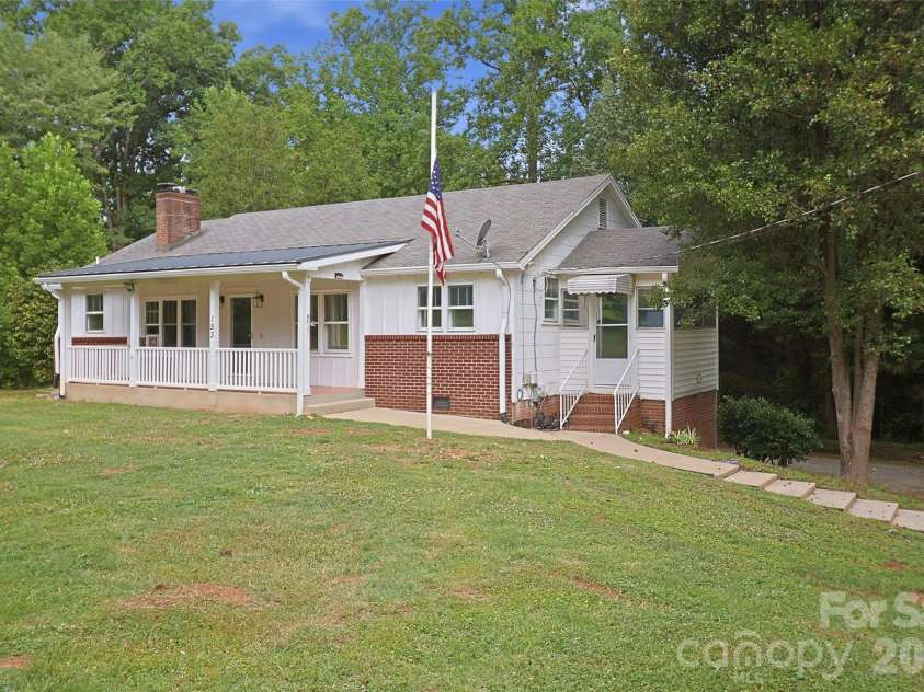 153 Southwinds Drive, Rutherfordton, NC 28139.  MLS# CAR4398388, YatesRealty ID 34776. 