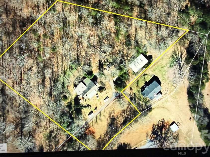 153 Southwinds Drive, Rutherfordton, NC 28139.  MLS# CAR4398388, YatesRealty ID 34776. 