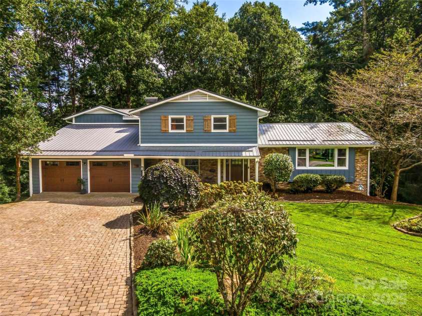 135 Dogwood Drive, Brevard, NC 28712.  MLS# CAR4296254, YatesRealty ID 34777. 