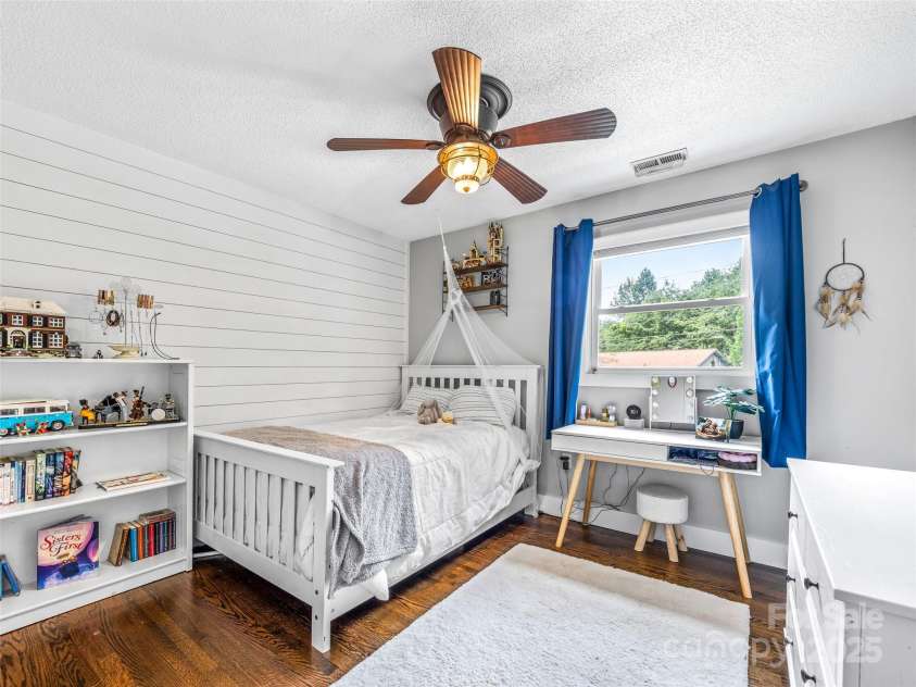 135 Dogwood Drive, Brevard, NC 28712.  MLS# CAR4296254, YatesRealty ID 34777. 