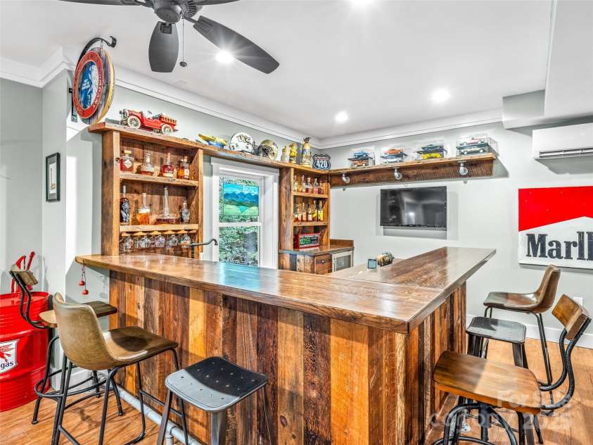 135 Dogwood Drive, Brevard, NC 28712.  MLS# CAR4296254, YatesRealty ID 34777. 