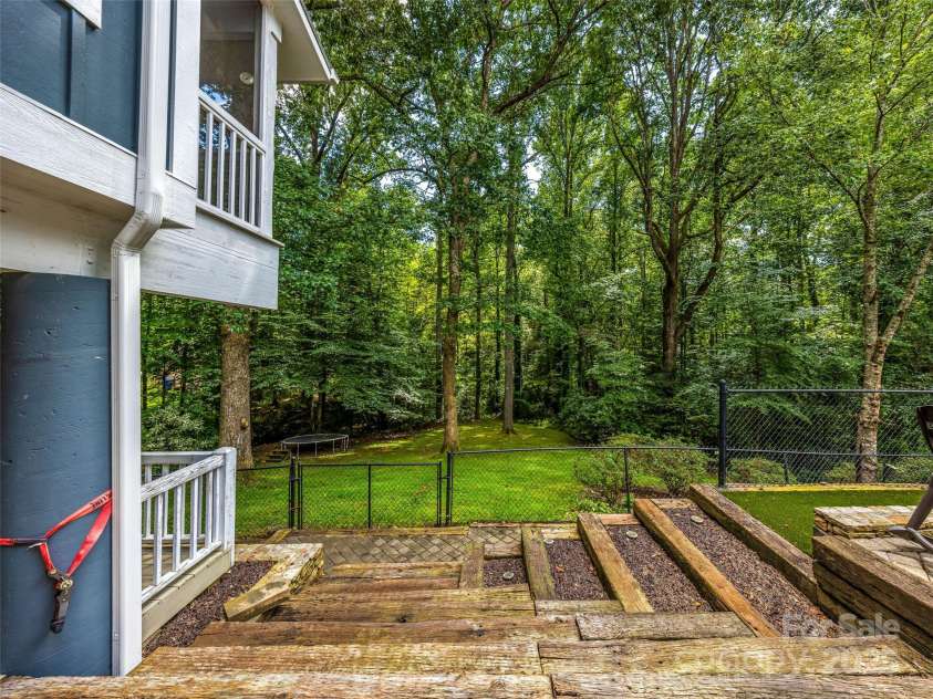 135 Dogwood Drive, Brevard, NC 28712.  MLS# CAR4296254, YatesRealty ID 34777. 