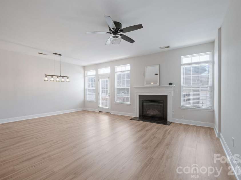 8165 Bridgegate Drive, Huntersville, NC 28078.  MLS# CAR4387320, YatesRealty ID 34777. 