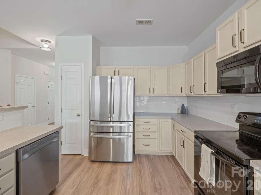 8165 Bridgegate Drive, Huntersville, NC 28078.  MLS# CAR4387320, YatesRealty ID 34777. 