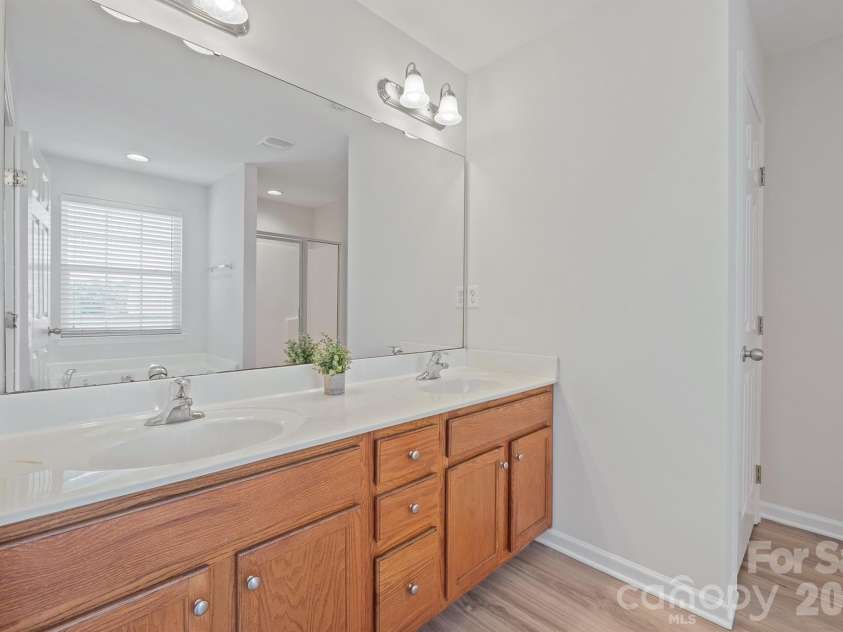 8165 Bridgegate Drive, Huntersville, NC 28078.  MLS# CAR4387320, YatesRealty ID 34777. 